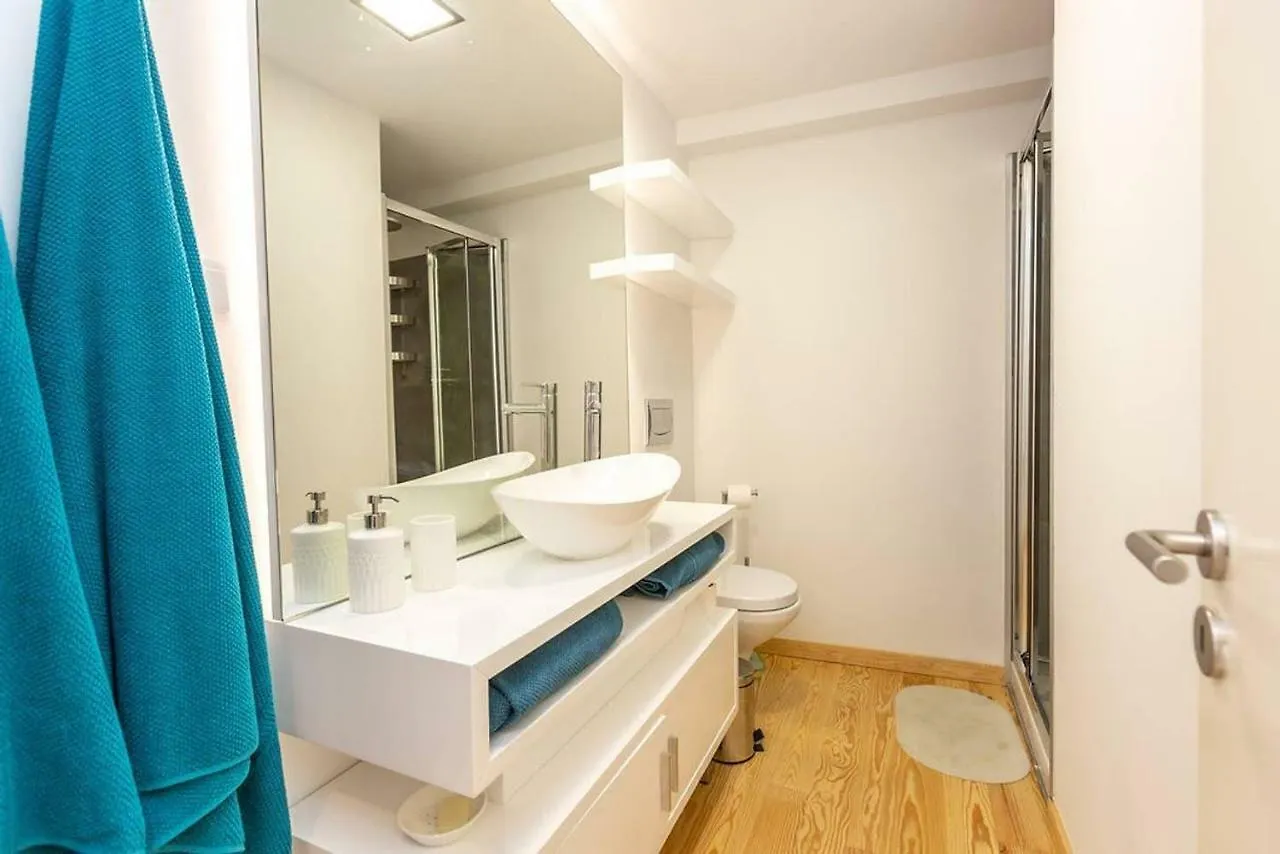 Cascais Seaside Duplex - 200M From The Beach! Portugal